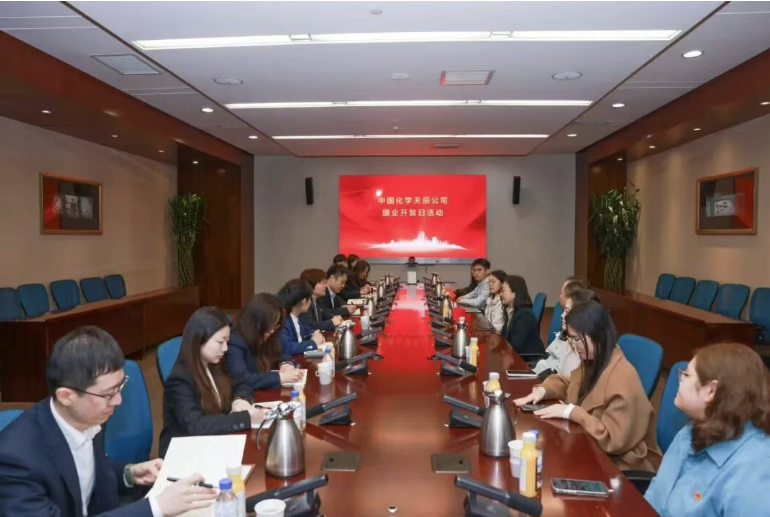 企地?cái)y手話宣傳 開放共享促文明 | 中國化學(xué)天辰公司國企開放日活動(dòng)成功舉辦