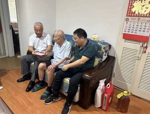 中國(guó)化學(xué)天辰公司黨委走訪慰問(wèn)離休老黨員和老干部