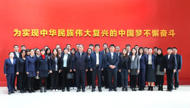 天辰公司組織參觀(guān)弘揚(yáng)勞模精神、勞動(dòng)精神、工匠精神教育展并召開(kāi)現(xiàn)場(chǎng)會(huì)