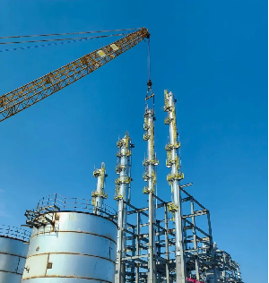 ?anghay Huayi Ye?il Metanol Projesinde D?rt Dam?tma Kulesi Ba?ar?yla Kuruldu